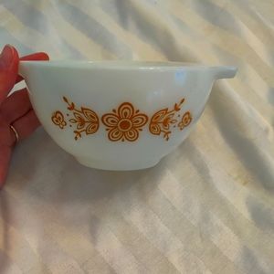 Vintage butterfly gold pyrex 1/2 qt bowl